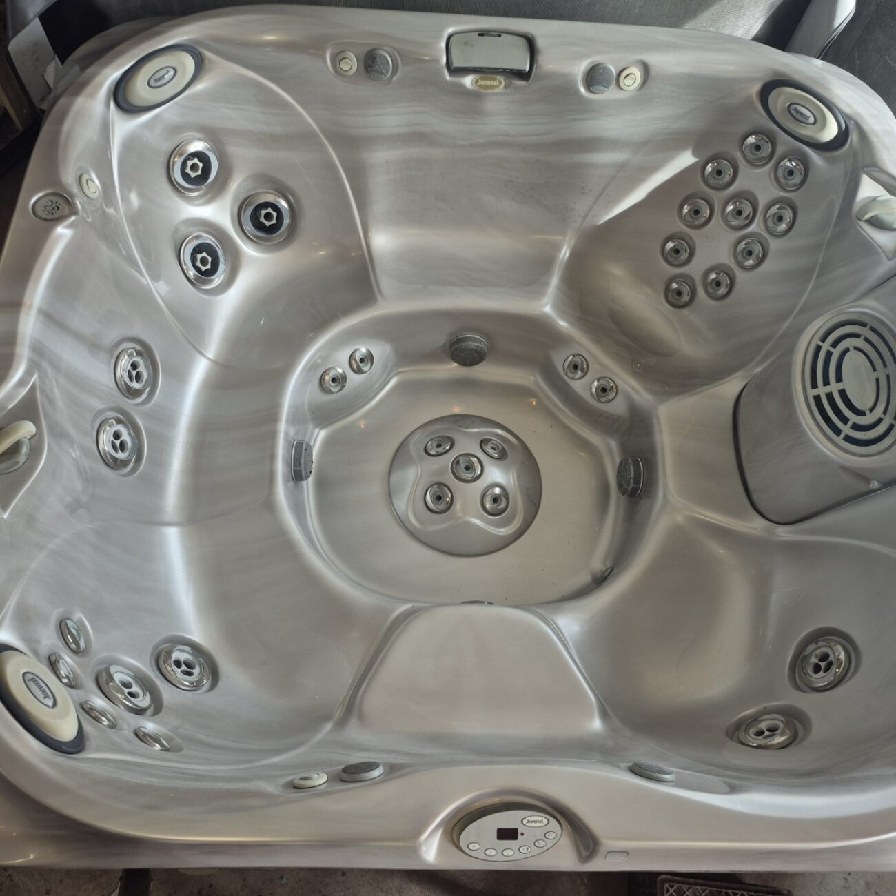 Jacuzzi J334